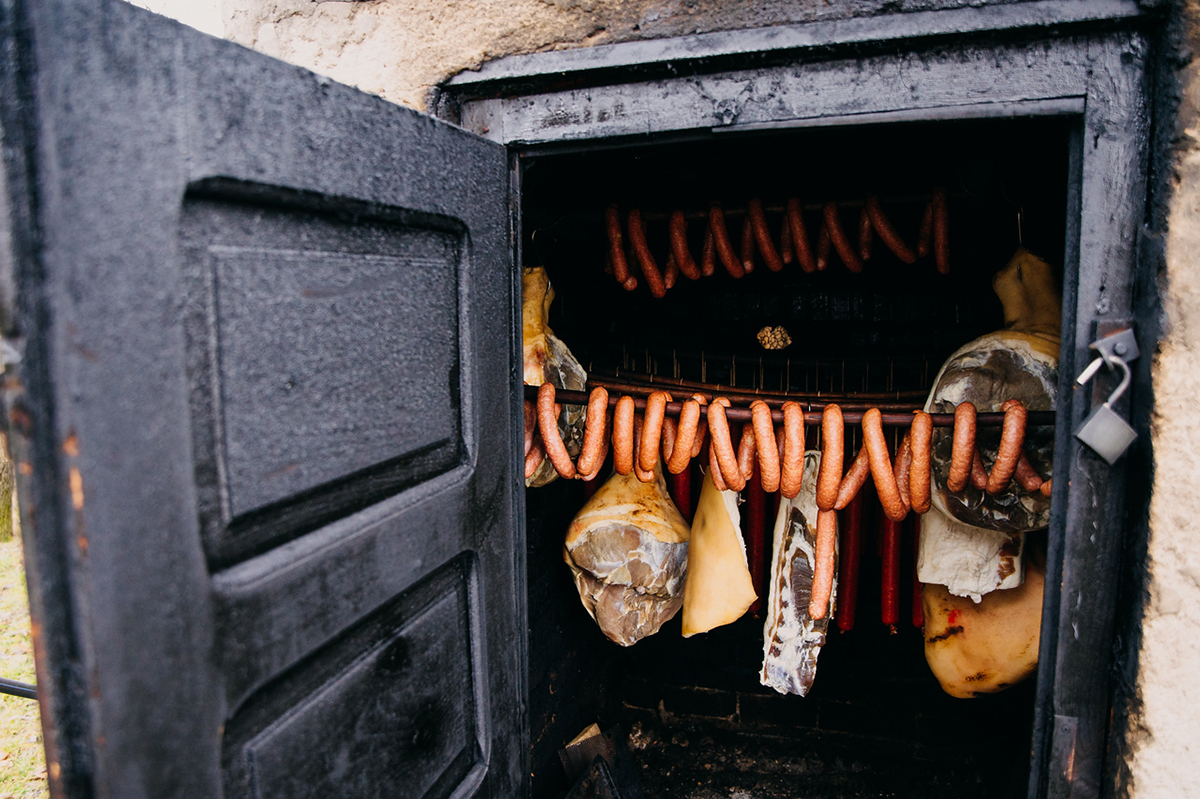 Egy füst alatt hajdan és most